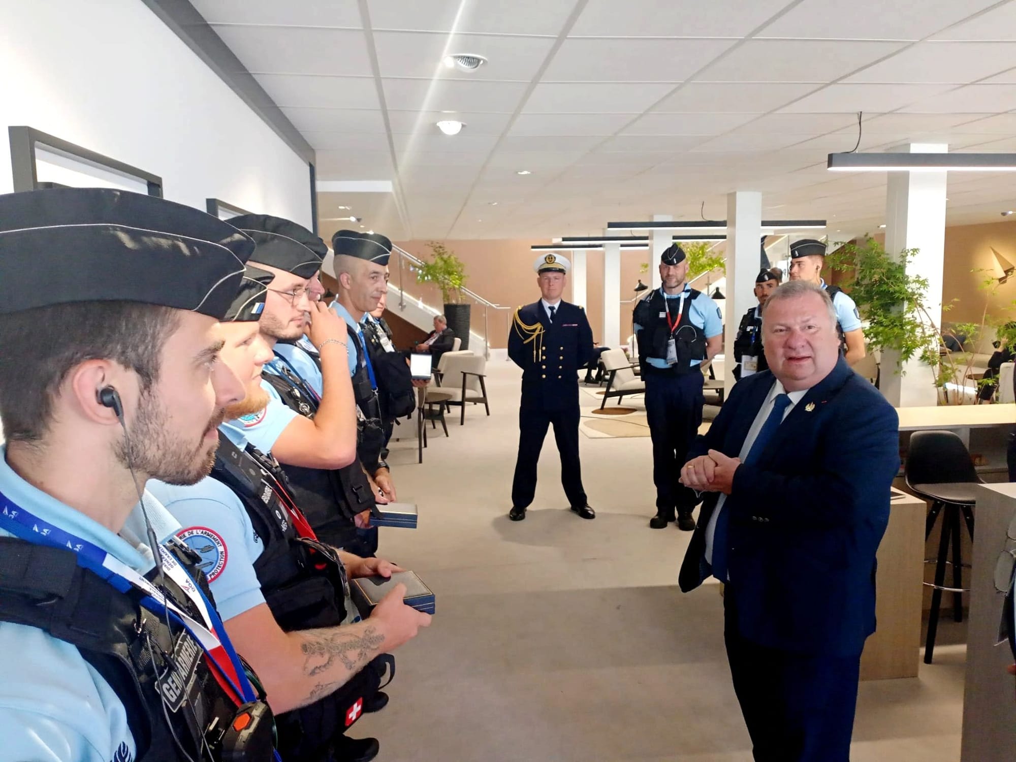 Salon du Bourget : intervention courageuse de sept gendarmes de l’armement