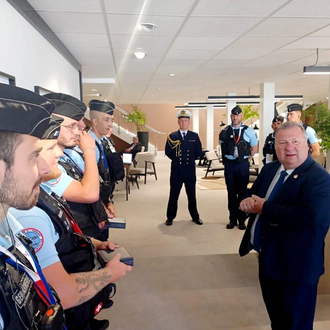 Image de : Salon du Bourget : intervention courageuse de sept gendarmes de l’armement